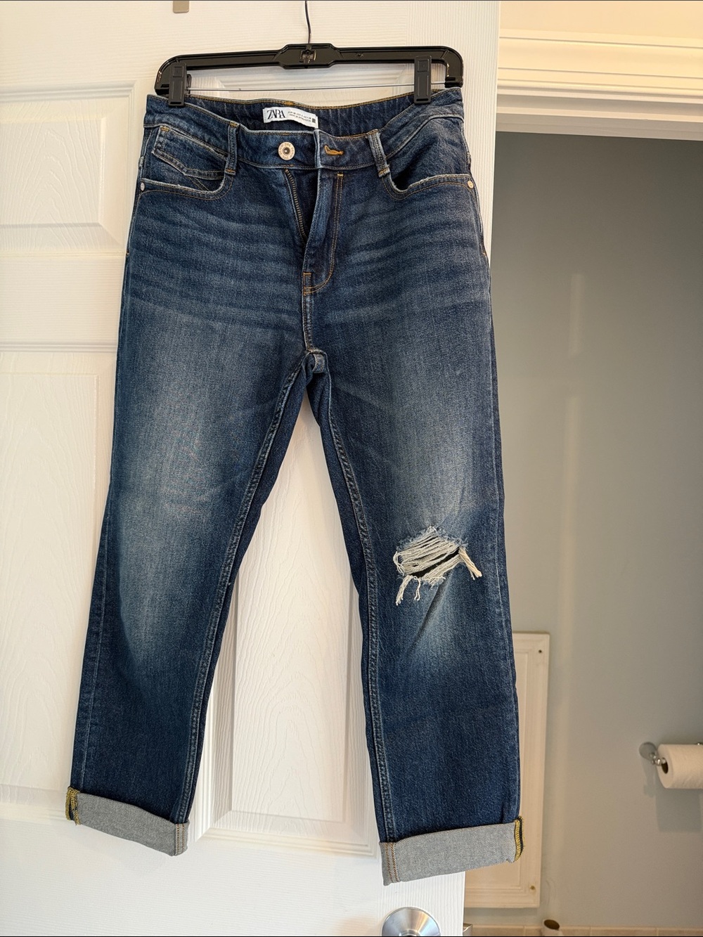 Zara Distressed Dark Blue Rolled Hem Women's Jeans